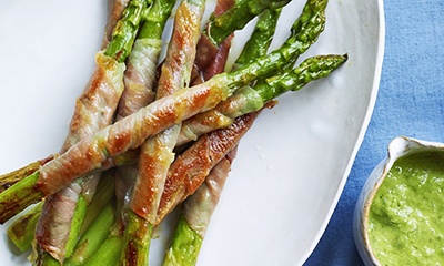 PROSCIUTTO-WRAPPED ASPARAGUS WITH CHIVE VINAIGRETTE