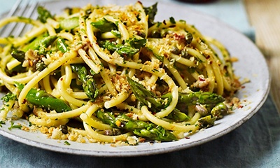 Bucatini with asparagus, anchovies and capers