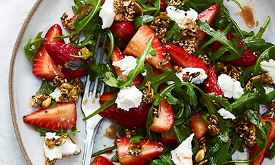 Strawberry, goat’s cheese and rocket salad