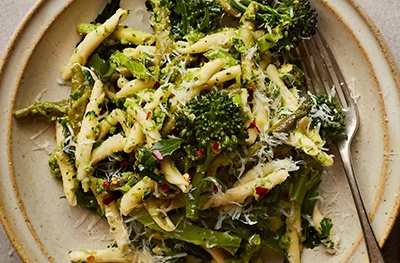 Strozzapreti with broccoli & almond pesto