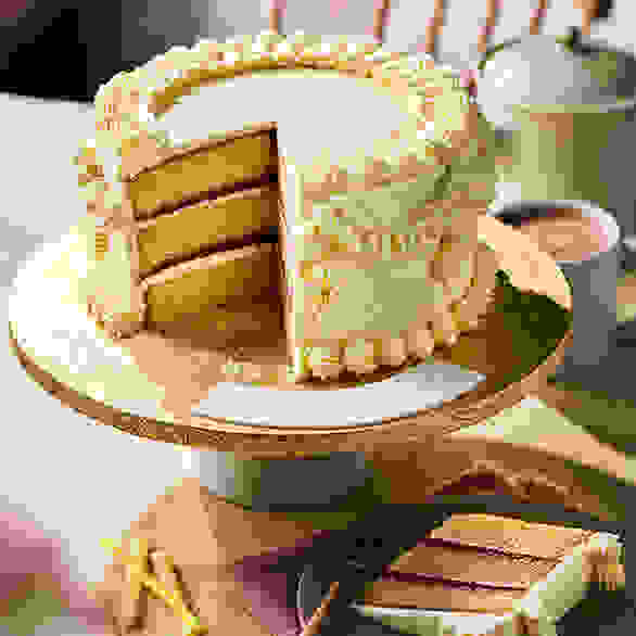Vintage Style Lemon & Raspberry Lambeth Cake