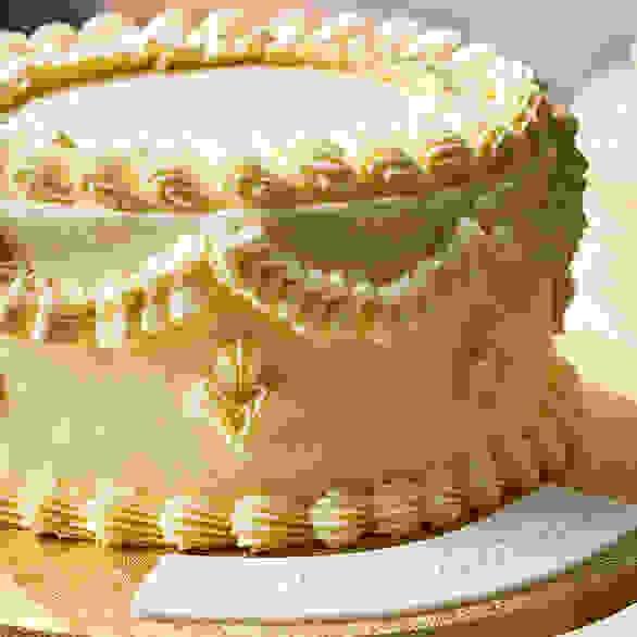 Vintage Style Lemon & Raspberry Lambeth Cake