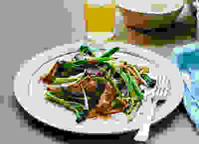 Flash-fried ribeye steak with broccoli, ginger and tamarind