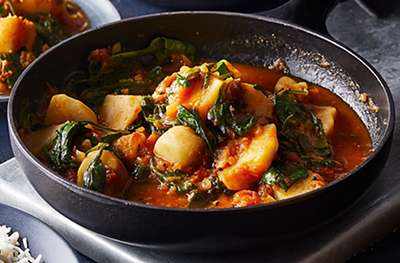 Jerusalem artichoke & spinach curry
