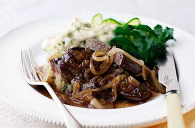 Lamb's liver with caramelised onions