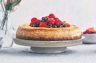 Lemon cheesecake with summer berries