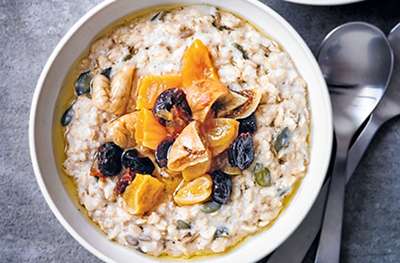 Overnight oats with tea-soaked dried fruit