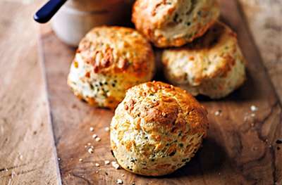 Quick garlic, cheese & chive buns