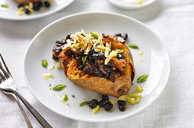 Roasted sweet potatoes with black bean chilli