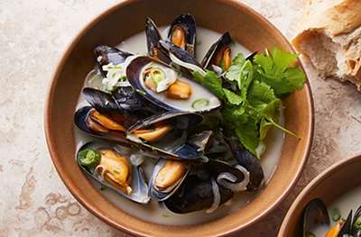 Spicy mussels with coconut & coriander