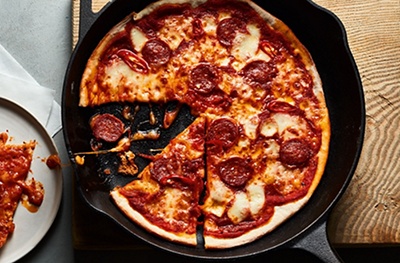 Spicy skillet pizza