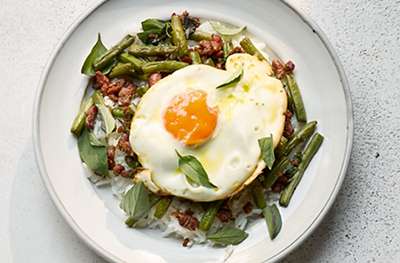 Spicy stir-fried sausage & beans with egg