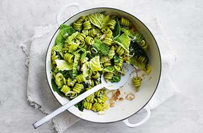 Spinach pasta with savoy cabbage & gorgonzola
