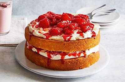 Strawberries & cream cake