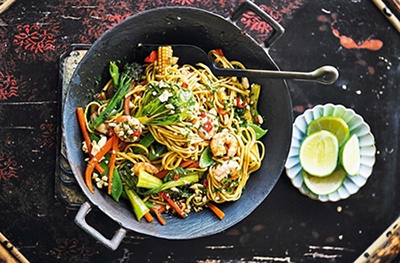 Vegetable and prawn noodles