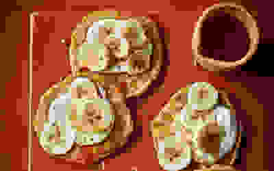 Oat and cinnamon pancakes