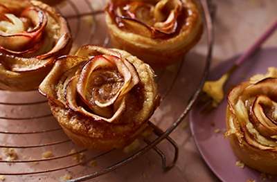 Apple pastry roses