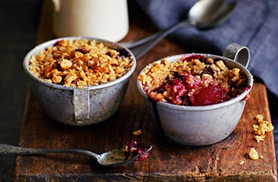 Apple, pear and blackberry crumble