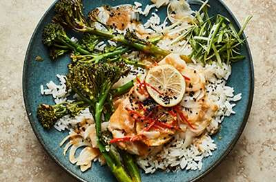 Aromatic hake parcels with Tenderstem broccoli & rice