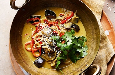 Aubergine, pepper & coconut curry with rice