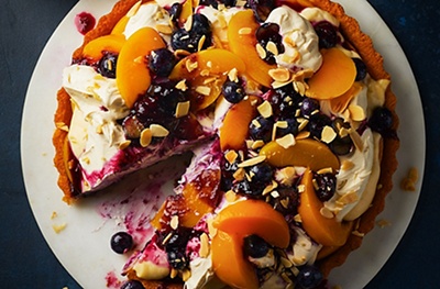 Autumn peach & blackberry trifle pie 
