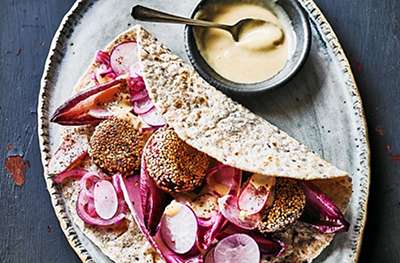 Beet falafel with tahini & garlic dressing