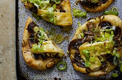 Brie & garlic mushroom pizzas