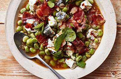 Broad beans & jamón with goats’ cheese & balsamic glaze