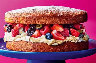 Brown sugar & summer berry cake