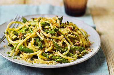 Bucatini with asparagus, anchovies and capers