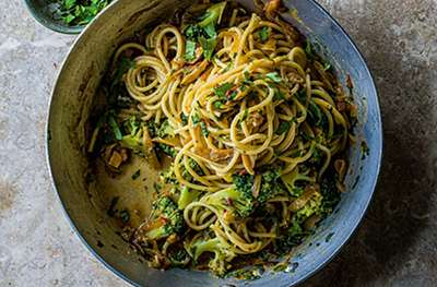 Caramelised onion & anchovy spaghetti