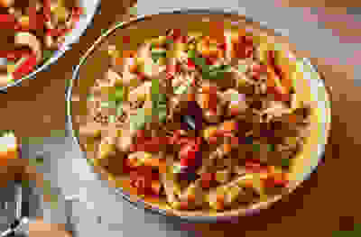 Caramelised pepper, aubergine & chickpea pasta with basil