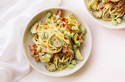 Carbonara with bacon, beans & courgette