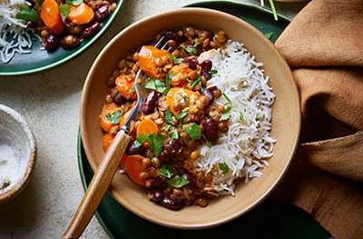 Spicy carrots with lentils, kidney beans & coconut