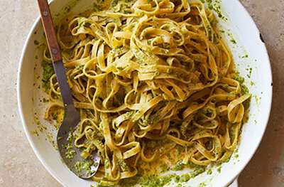 Creamy pea & spinach tagliatelle with minty breadcrumbs