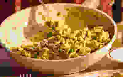 Creamy pea pasta with crispy garlic sausage