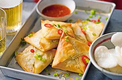 Crispy prawn parcels with chilli dipping sauce