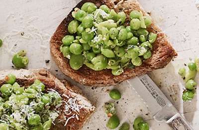 Crushed peas & broad beans on toast