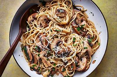 Garlic and mushroom spaghetti