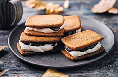 Martha Collison's gingerbread s'more biscuits