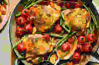 Golden chicken, tomatoes & green beans