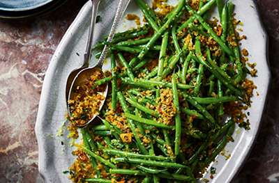 Green beans with garlic & herb crumbs