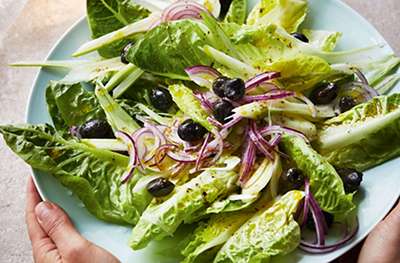 Green salad with fennel & black olives