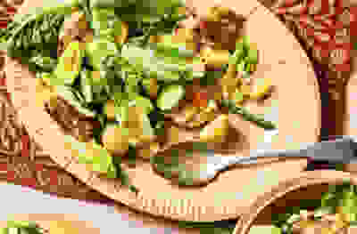 Grilled chicken salad with dragoncello sauce 