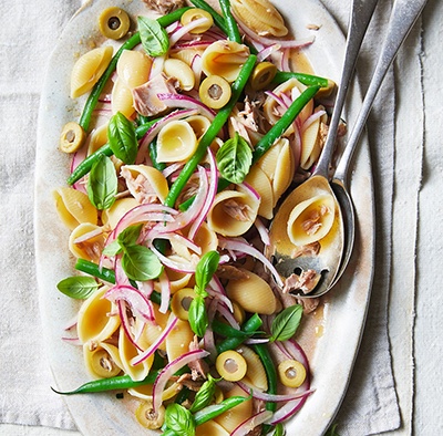 Tuna pasta with green beans, lemon & olives