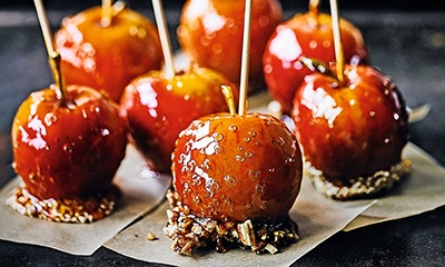 Crunchy-bottomed toffee apples