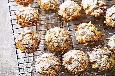 Italian corn flake cookies on a baking rack dusted with icing sugar