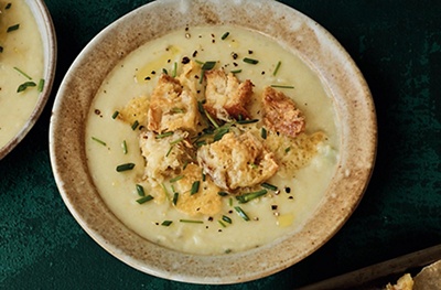 Leek & apple soup with Cheddar croutons