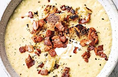 Leek & cauliflower soup with bacon croutons