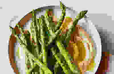 Lemon houmous with griddled asparagus